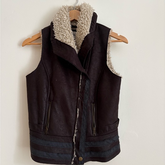 Y2K Esprit shearling vest 🤎 ( size 6 - small) - Picture 2 of 7